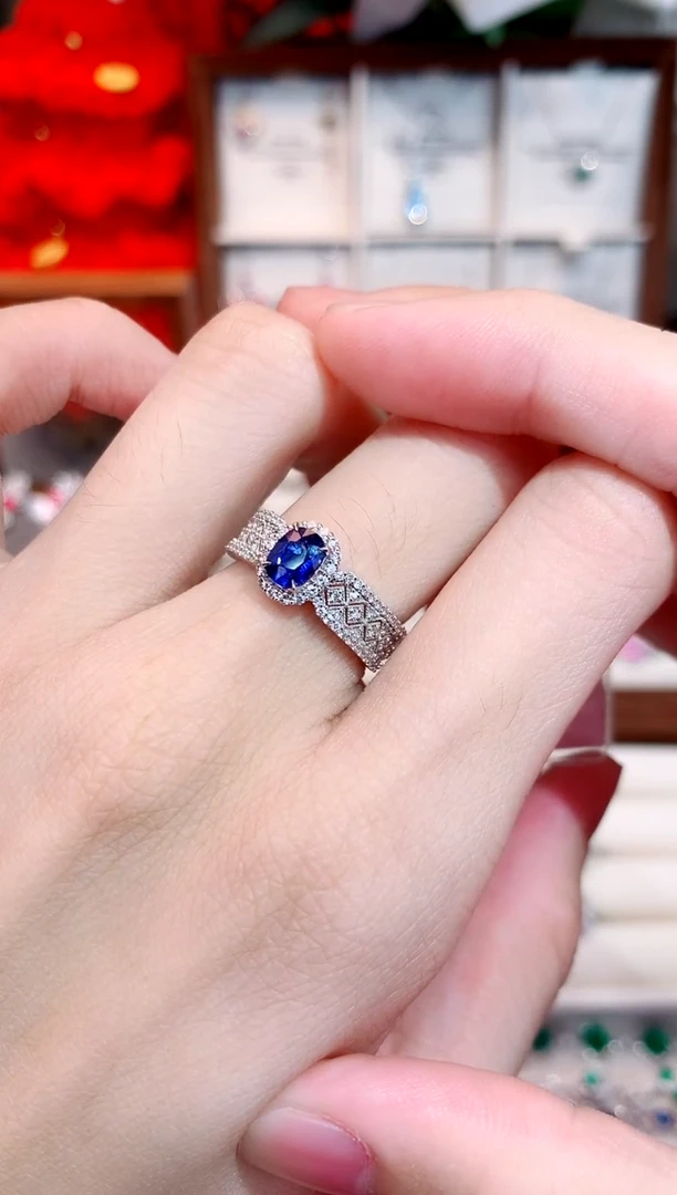 蓝宝石戒指18K金镶嵌0.76ct/天然宝石/七天无理由
