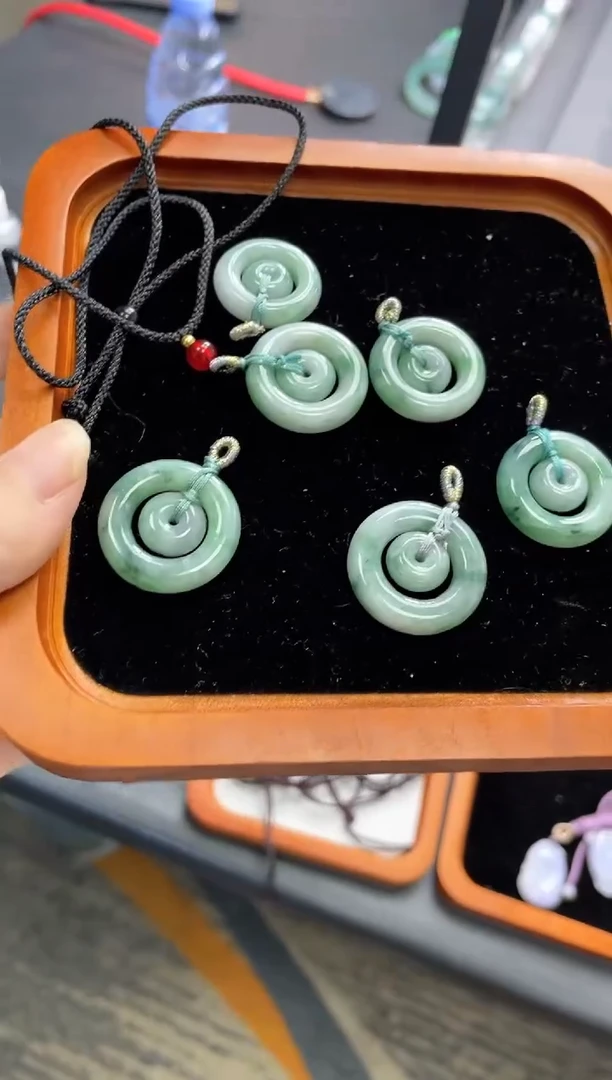 吊坠(不含链)未镶嵌翡翠子母扣多样性发一件