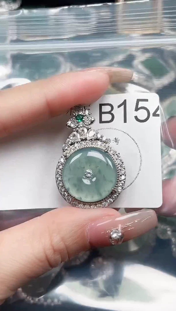 【闪购商品】翡翠颈饰未镶嵌赠皮绳154