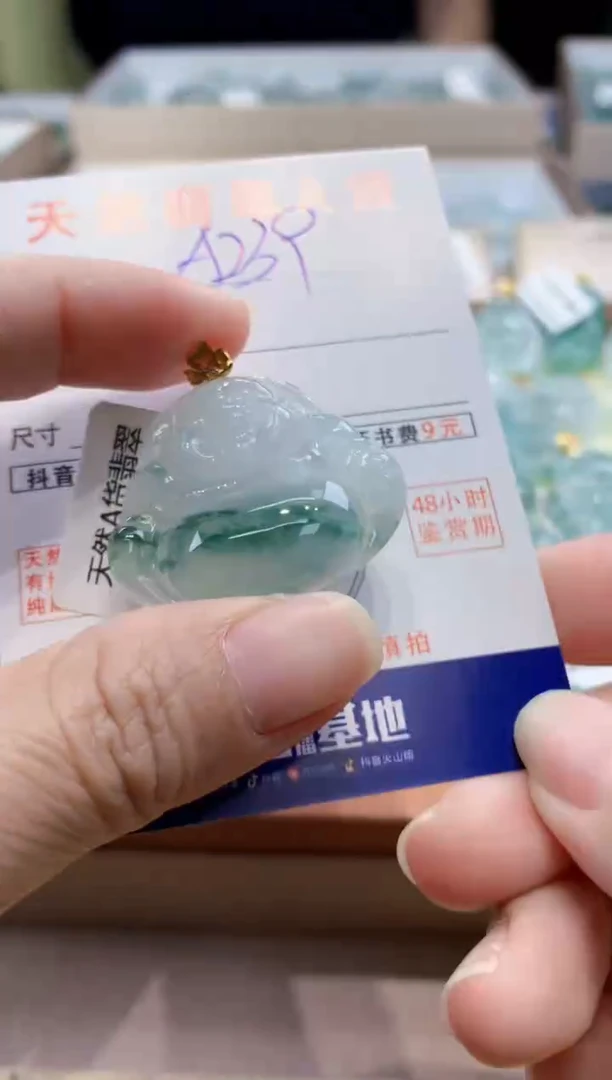颈饰18K金镶嵌翡翠 天然缅甸a货翡翠