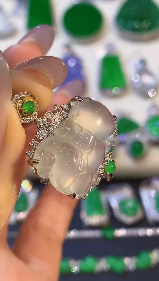 吊坠(不含链)18K金镶嵌翡翠多样性发其一