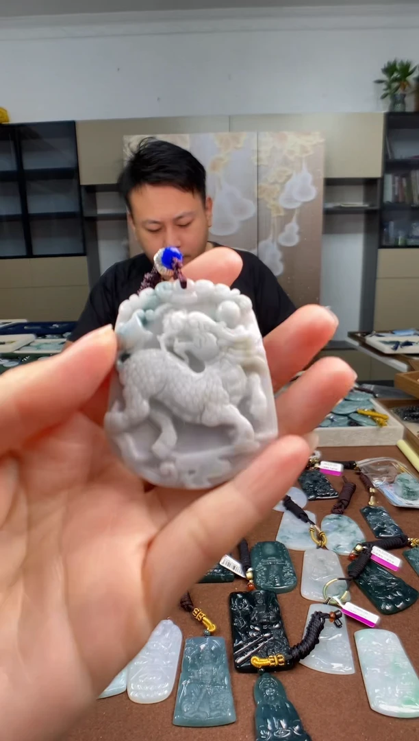 颈饰未镶嵌翡翠多样性发其一