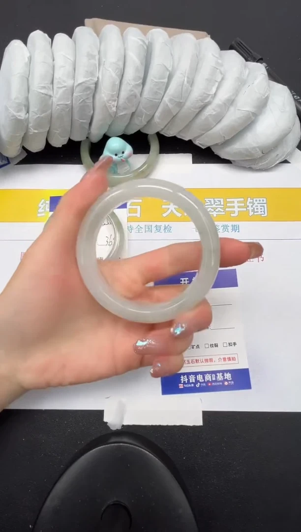 【闪购商品】石英质玉手镯未镶嵌66-58.1