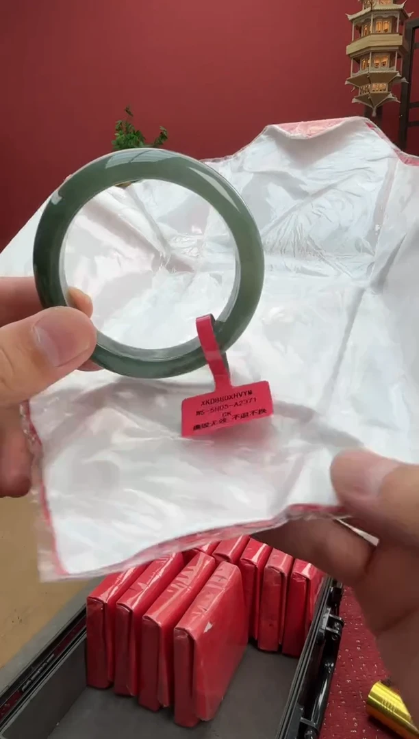 翡翠手镯未镶嵌8手镯