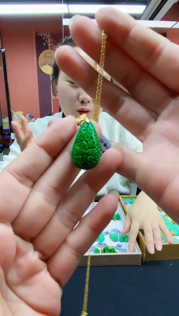 颈饰未镶嵌翡翠吊坠