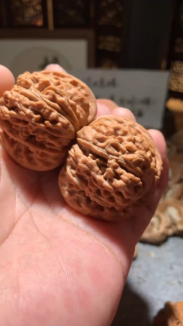 文玩核桃把件【核缘雅趣】41左右汉高楼，同尺寸随机发      原桩