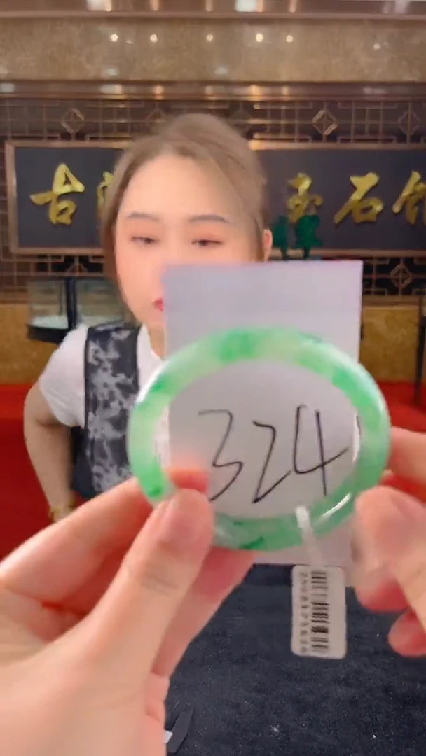 未镶嵌手镯石英质玉（非洲翠）微瑕介意勿拍