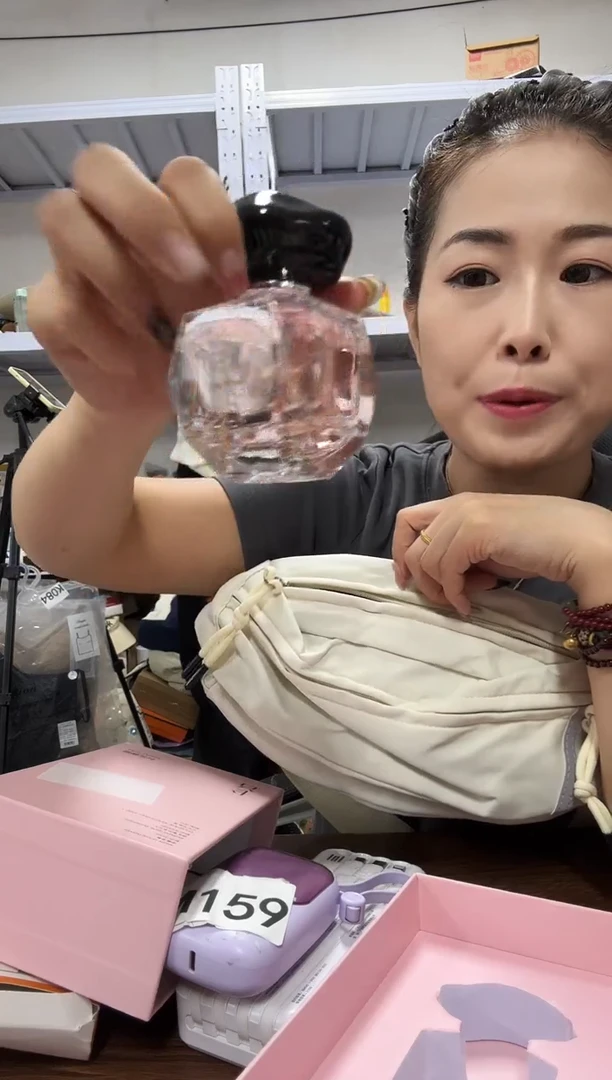 PVC点点小红心 没关注的关注一下主播 只寻香水