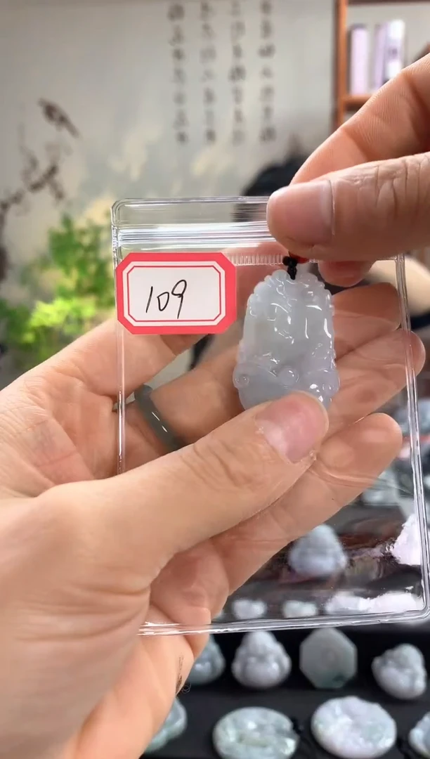 【闪购商品】翡翠颈饰未镶嵌猪109