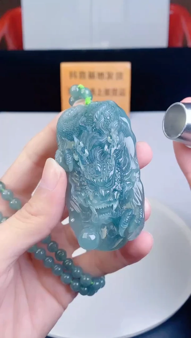 颈饰未镶嵌翡翠