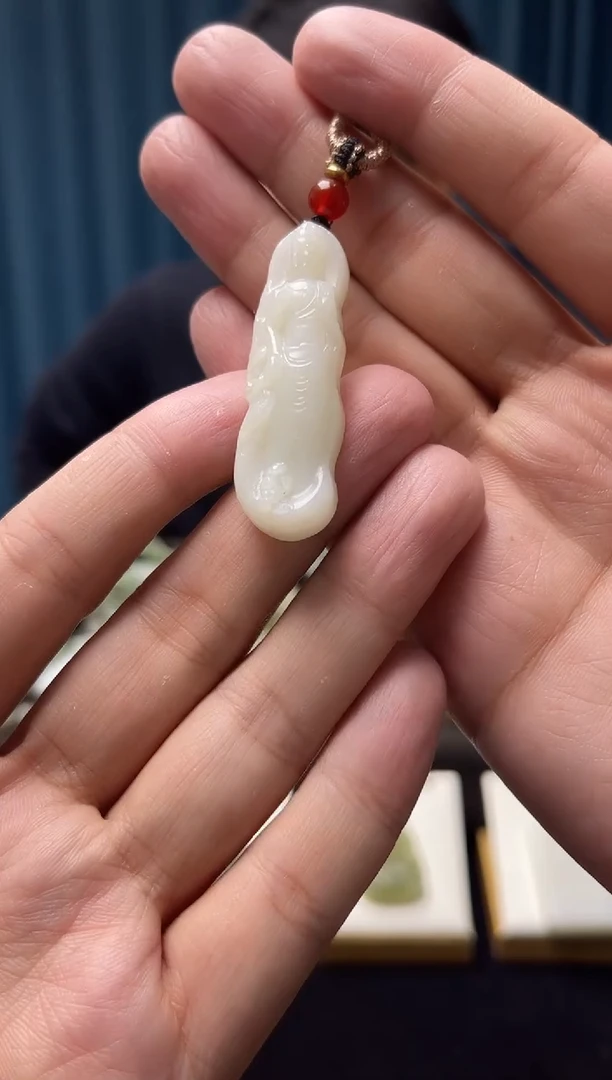 颈饰未镶嵌和田玉吊坠