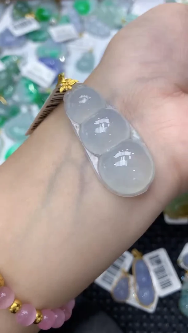 翡翠18K金镶嵌颈饰111111111