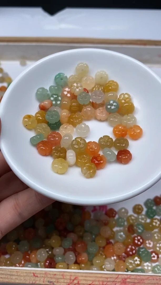 石英质玉散珠未镶嵌T397 三彩玉 小花8*5mm20个12元