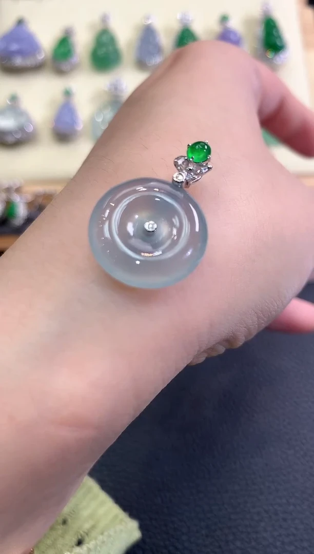 翡翠18K金镶嵌吊坠(不含链)春日珠宝 B44