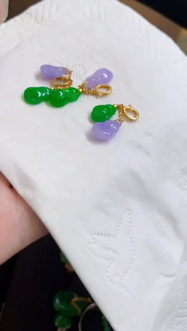 颈饰18K金镶嵌翡翠多样性发货发1