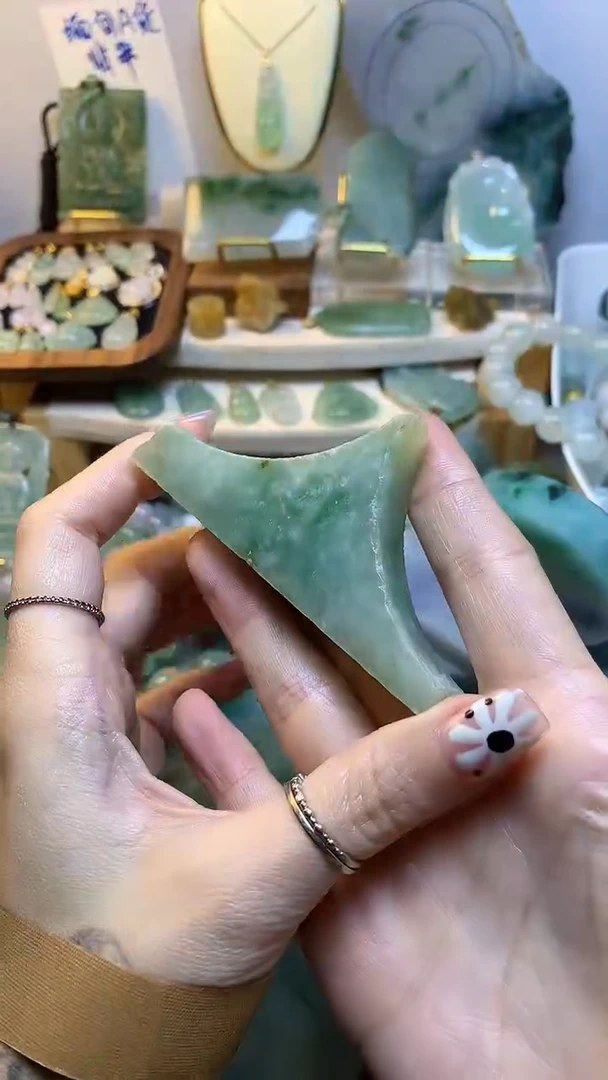 未镶嵌挂件翡翠缅甸A货翡翠,没有运费险,有纹有裂