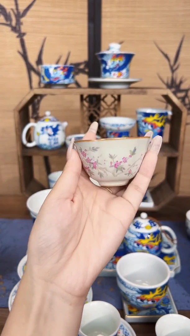 米黄汝窑紫藤粉花客杯