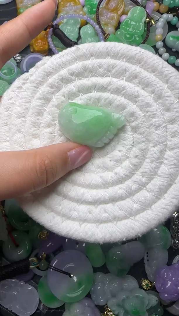 颈饰未镶嵌翡翠缅甸翡翠吊坠