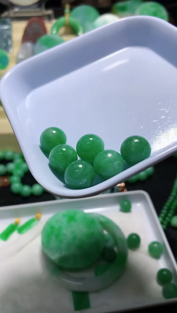 未镶嵌定制翡翠多样性发货其中一件