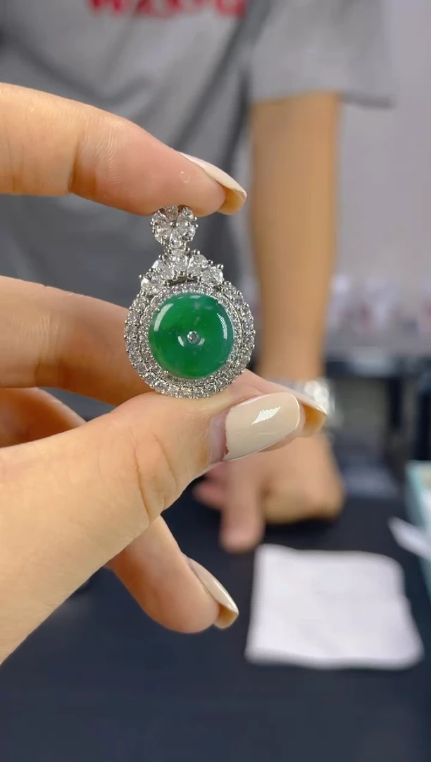 翡翠未镶嵌颈饰天然A货翡翠