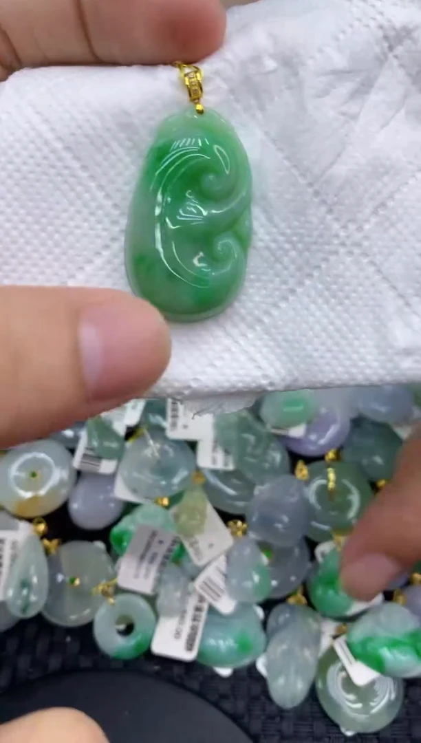 颈饰18K金镶嵌翡翠天然缅甸A货翡翠
