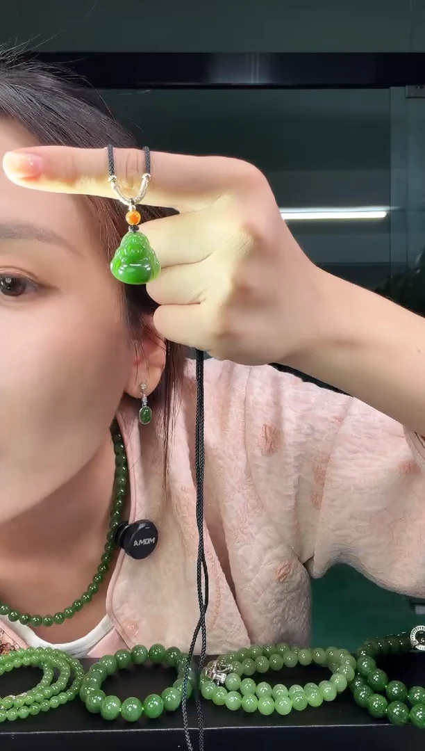 吊坠(赠链)未镶嵌和田玉（碧玉）碧玉佛公吊坠