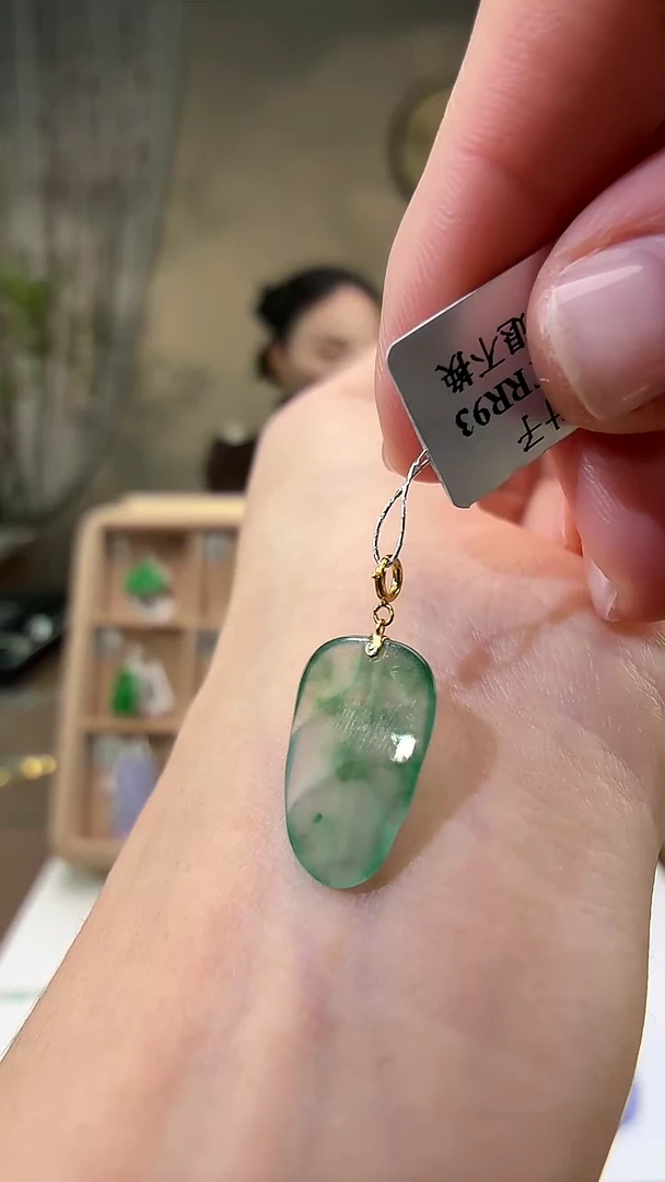 颈饰18K金镶嵌翡翠叶子