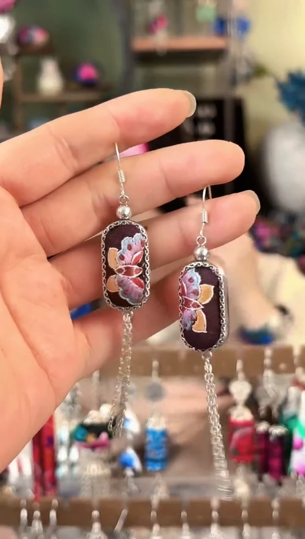 彩云南阁非遗老绣苗银饰品553