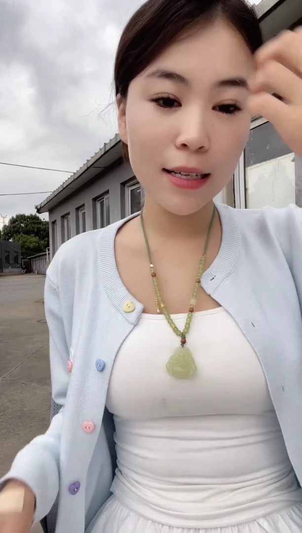 吊坠(赠链)未镶嵌石英质玉天然晴水大肚弥勒佛吊坠（重工35尺寸
