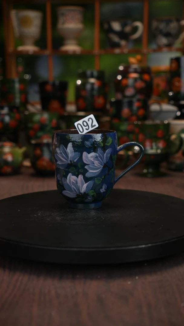 油画    手绘釉下彩杯子092