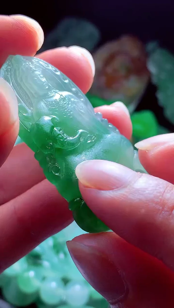 未镶嵌定制翡翠梦*?翡翠毛货定制