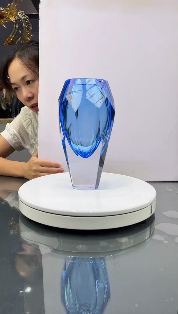 琉璃蓝色花瓶1个