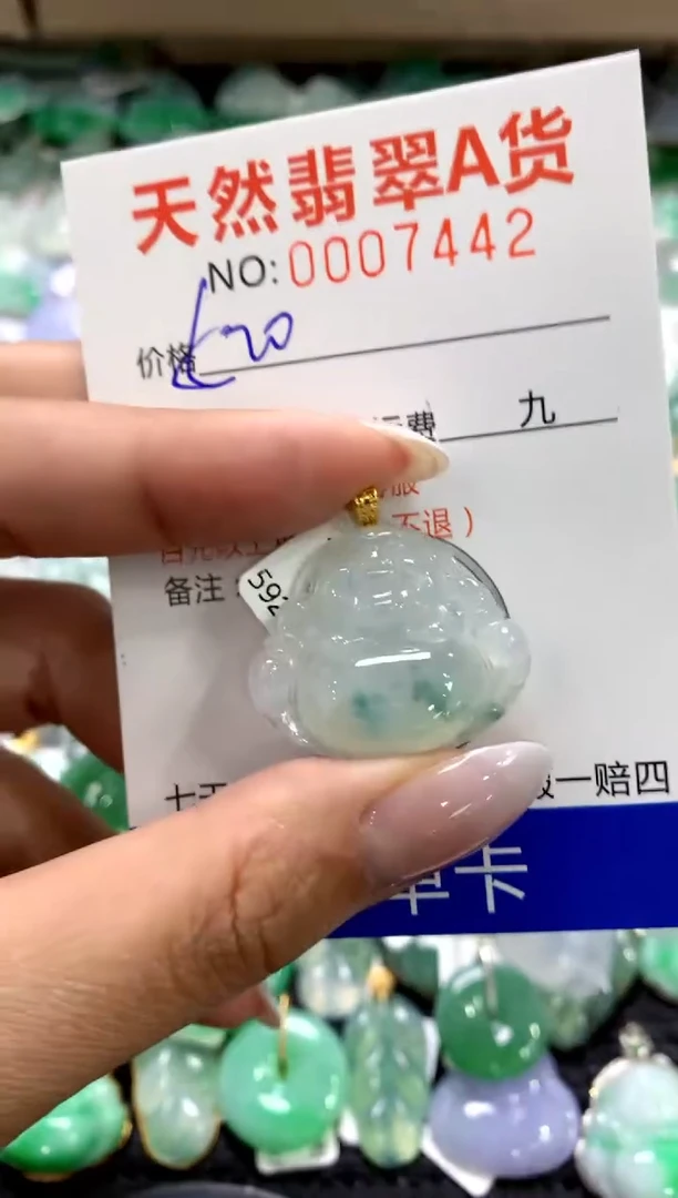 颈饰18K金镶嵌翡翠1111111111111111