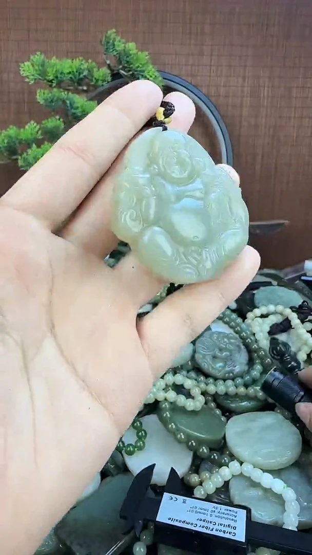 和田玉未镶嵌颈饰1