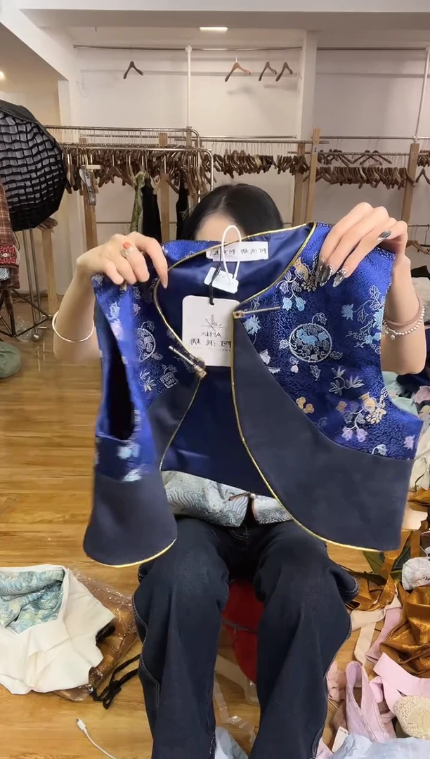 马甲       L码        105-115斤