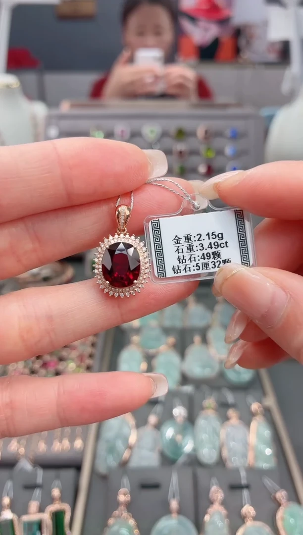 颈饰18K金镶嵌翡翠3.49