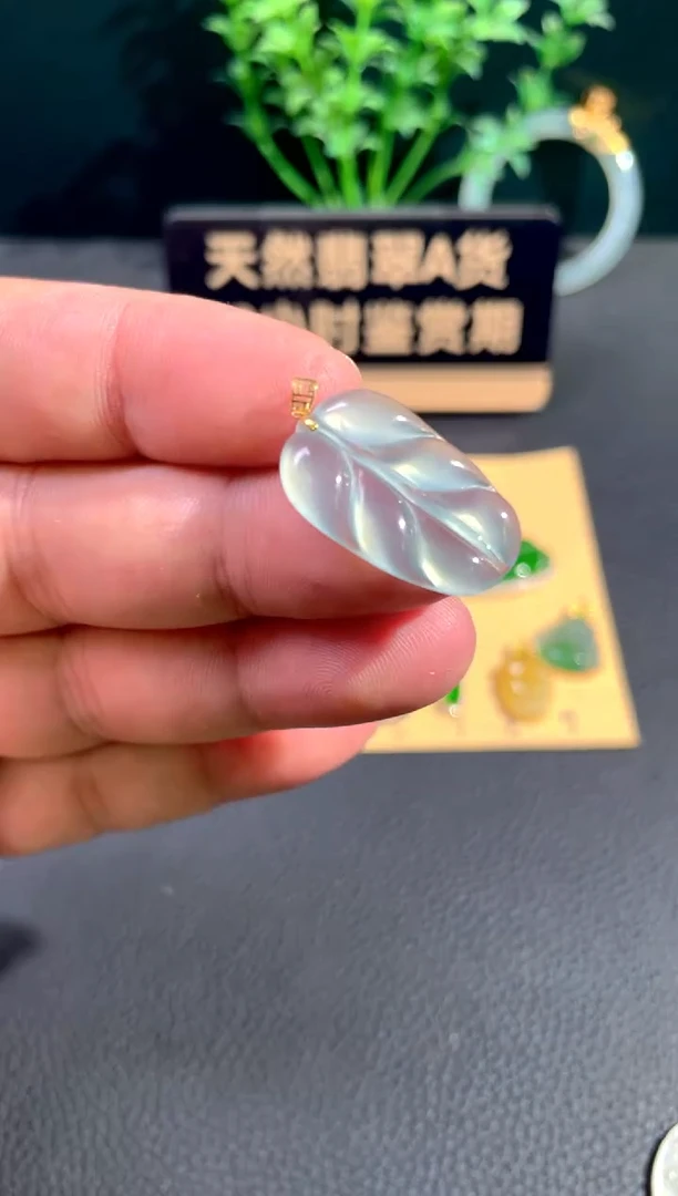 颈饰18K金镶嵌翡翠翡翠