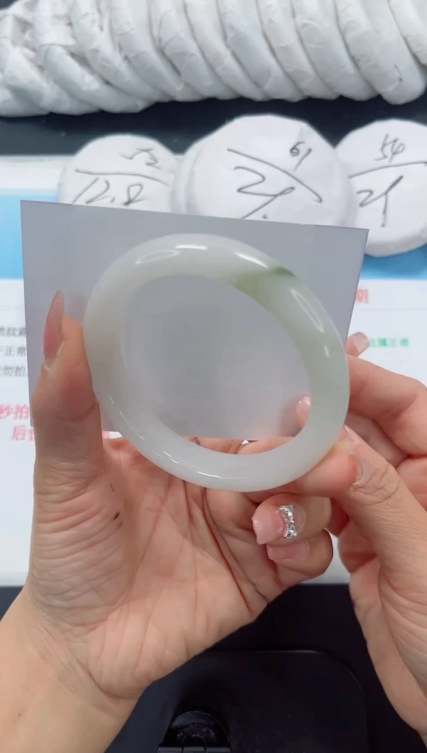 未镶嵌手镯石英质玉159-56.7