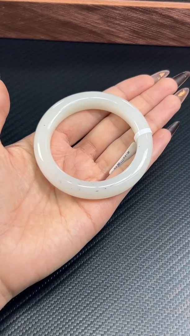 未镶嵌手镯和田玉黑山微色差54+M