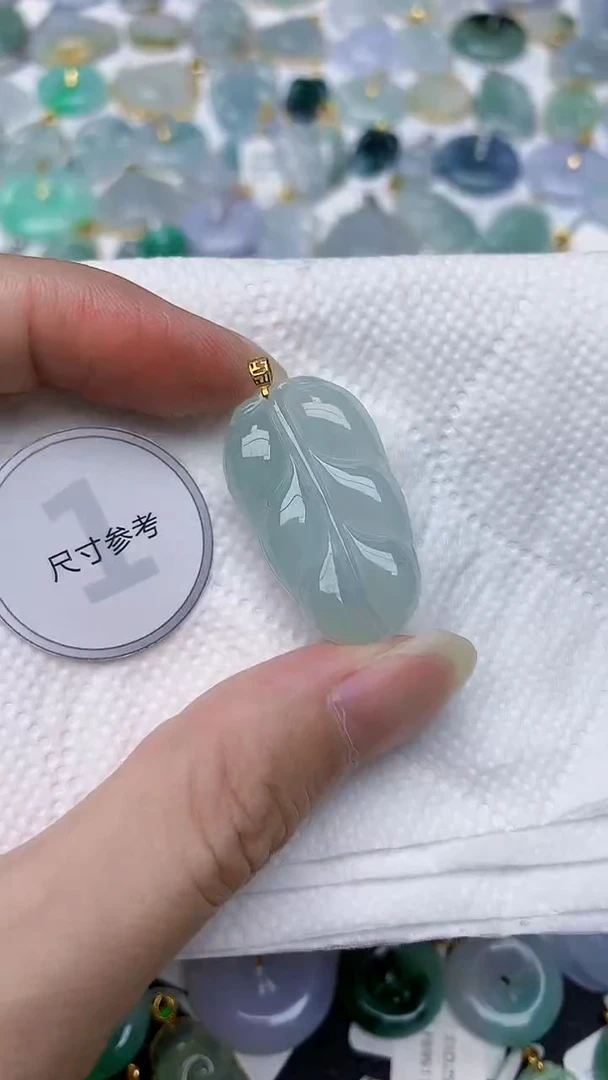 颈饰18K金镶嵌翡翠天然A货翡翠