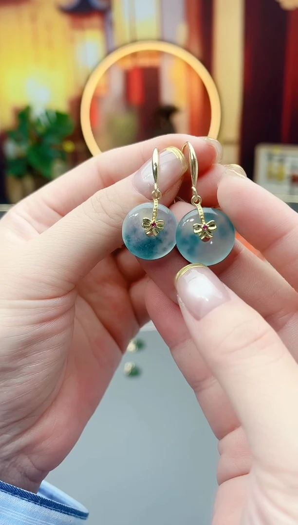 未镶嵌石英质玉（天山翠）耳钉236