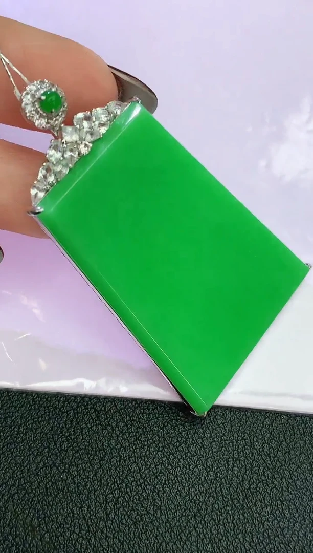 颈饰18K金镶嵌翡翠三**熊赠礼盒证书 麦麦