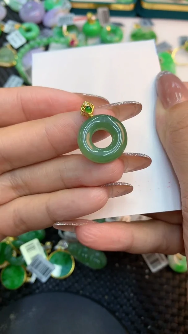 颈饰未镶嵌翡翠1