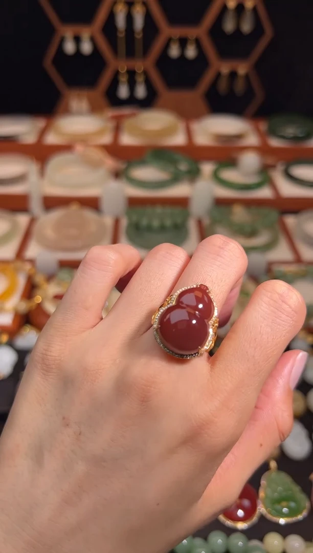 18K金镶嵌戒指南红玛瑙精品原矿