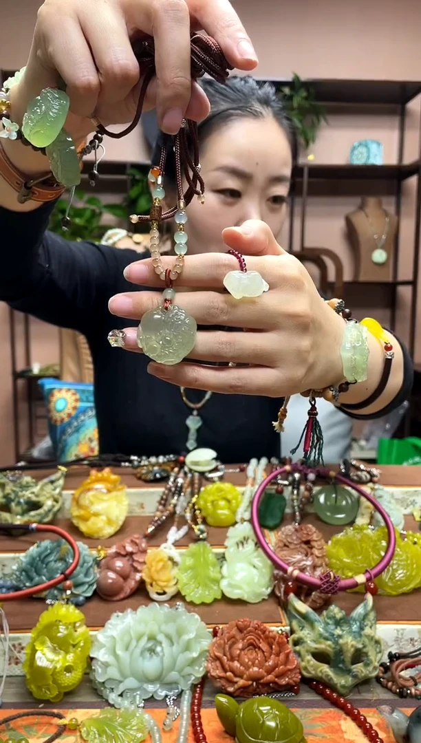 未镶嵌岫玉吊坠多样性发货发其中之一