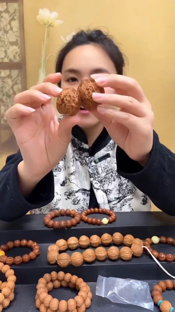 把件猴头核桃一对大核桃