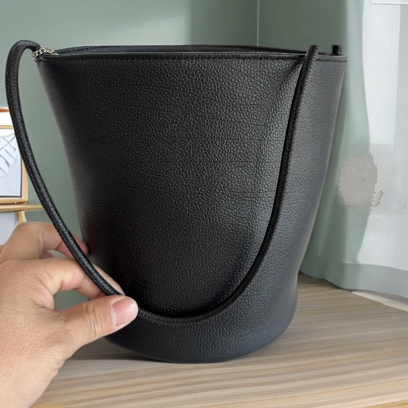 BB单根水桶包耐磨纯色系带单肩包抽绳饺子包刺绣新中式