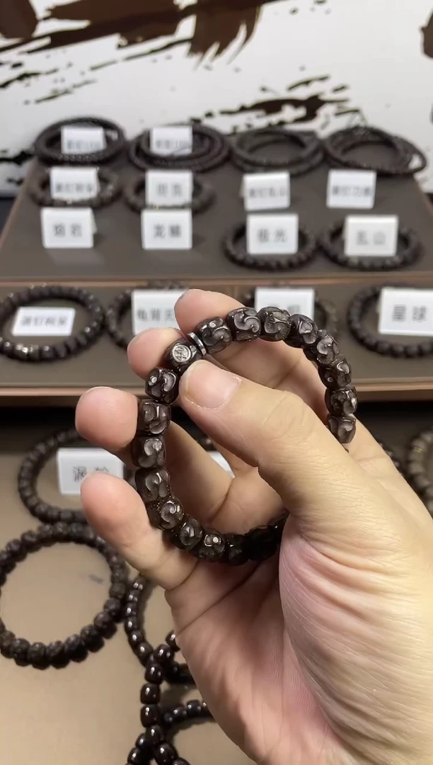 【闪购商品】椰蒂手串乱山18颗带标 10.9