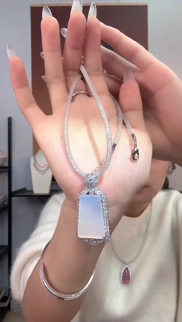 非金属无非金属无茅台白 水滴吊坠