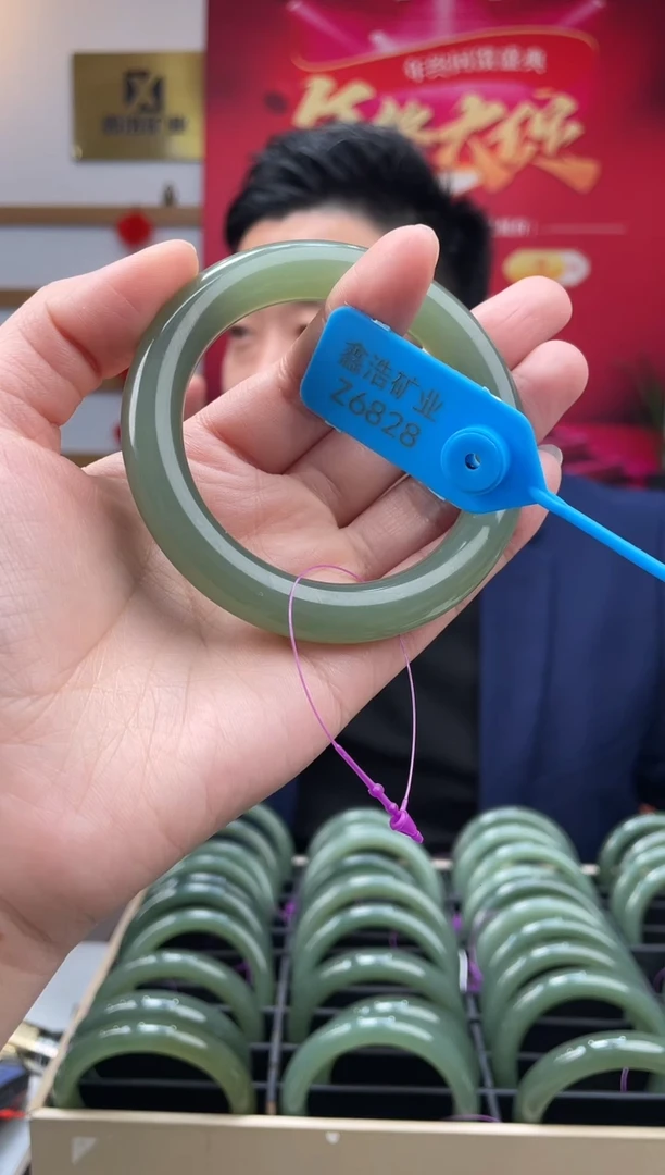 【闪购商品】和田玉手镯未镶嵌沙枣青 Z6828 圈口59